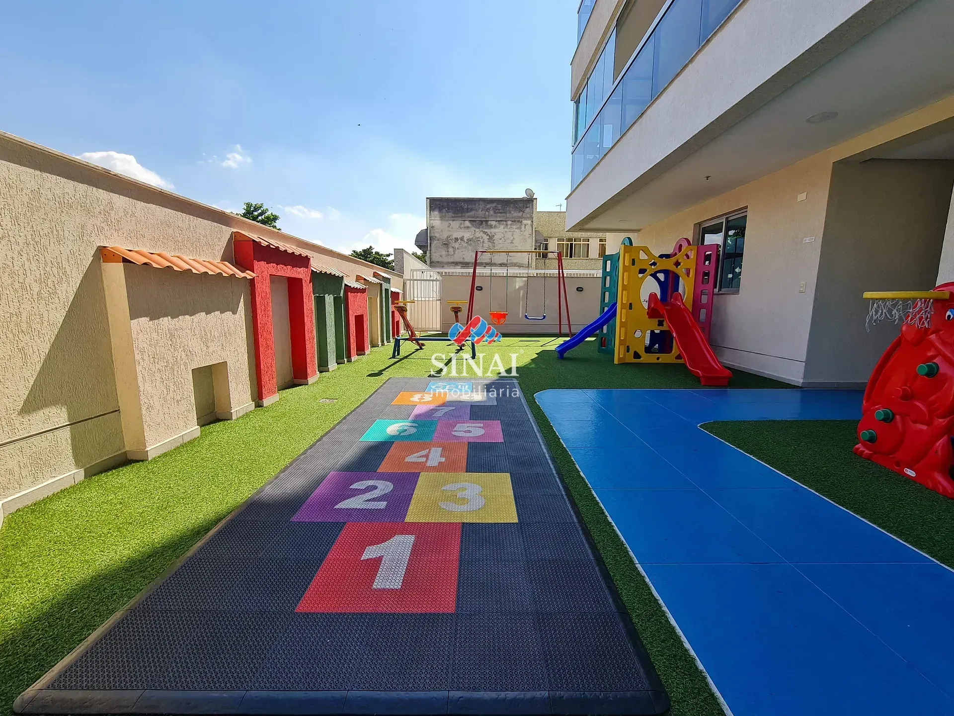 3-bedroom apartment with balcony and private BBQ — photo 37