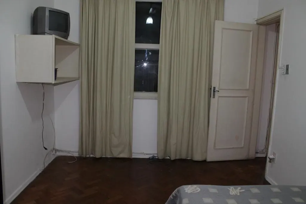 Apartamento mobiliado de 55 m² com 3 quartos e mesa — photo 4