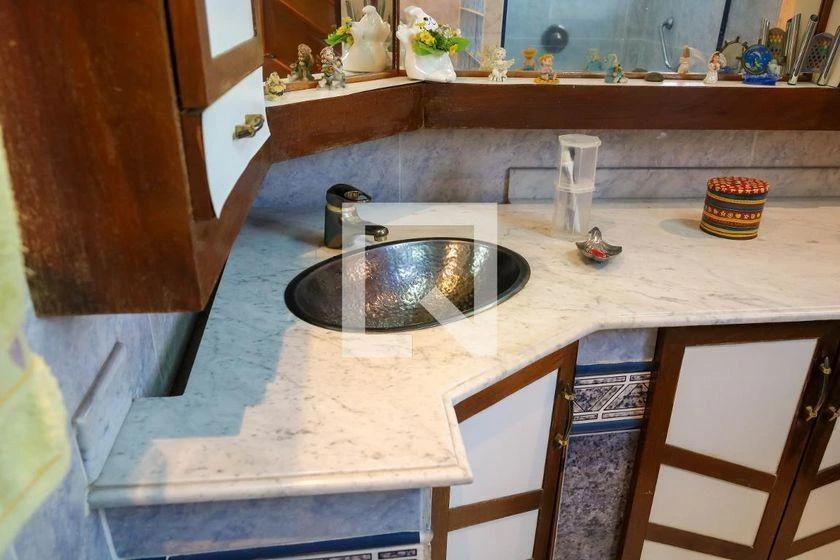 Furnished house with 4 bedrooms and 550 m² with air conditioning — photo 39