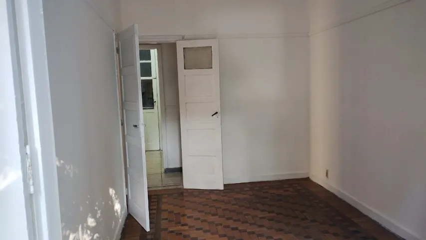 2-bedroom apartment with a separate kitchen and balcony — photo 12