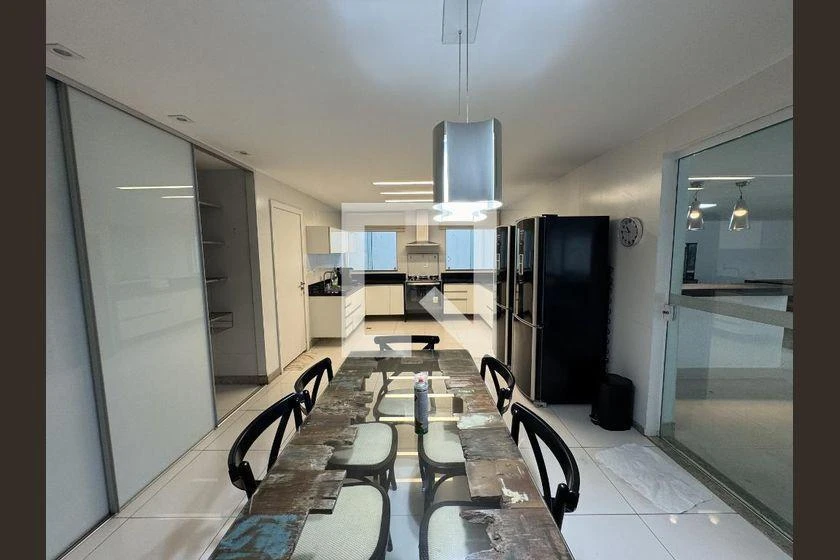 5 quartos e banheira: casa de 1000 m² — photo 34