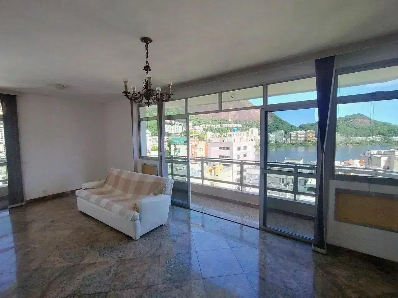 Apartamento de 180 m² com 4 quartos e varanda — photo 15
