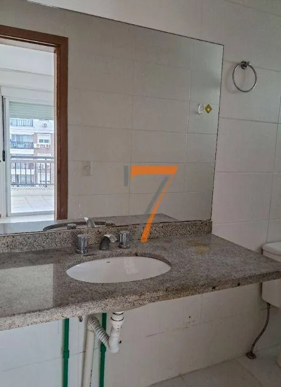 Furnished 230 m² apartment with 3 en-suite bedrooms — photo 29