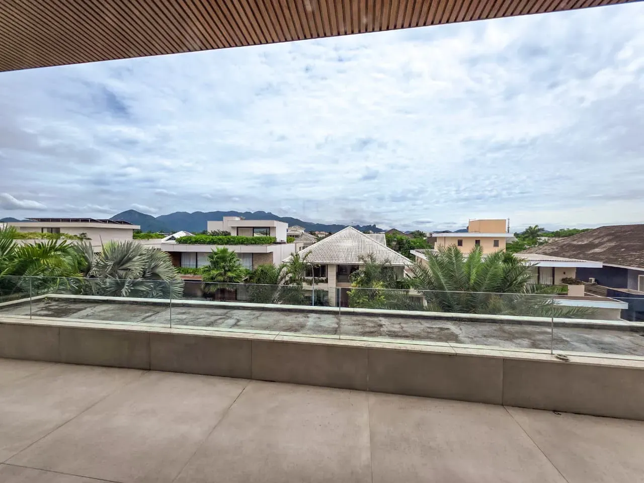 Furnished house, 920 m², with a bathtub — photo 50