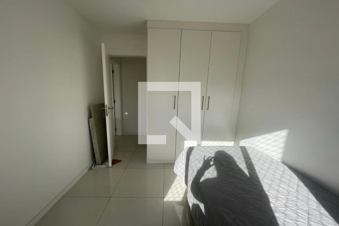 Furnished 2-bedroom apartment with balcony — photo 13