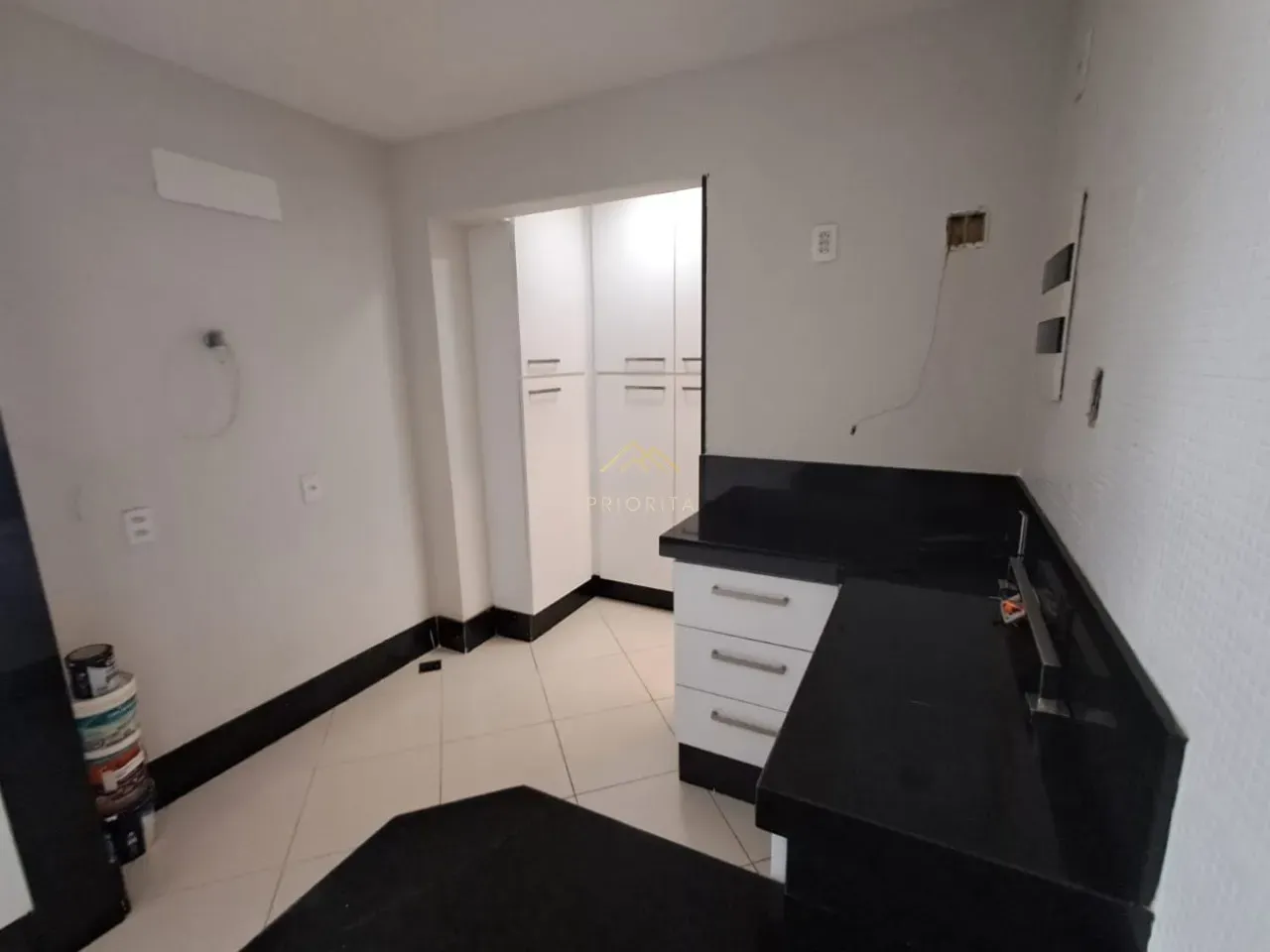 Apartamento sem mobília com 3 quartos e varanda envidraçada — photo 31