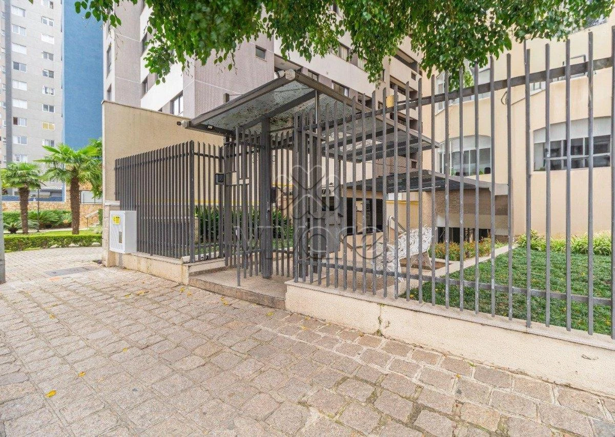 Apartment, 33 m², with a glass-enclosed balcony — photo 26
