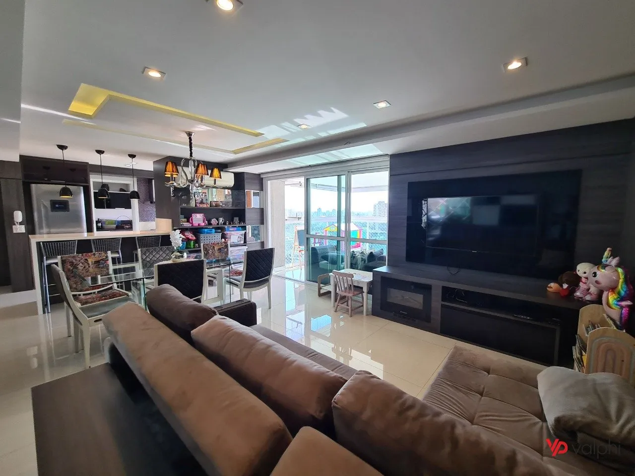 Furnished 2-bedroom apartment with enclosed balcony — photo 4