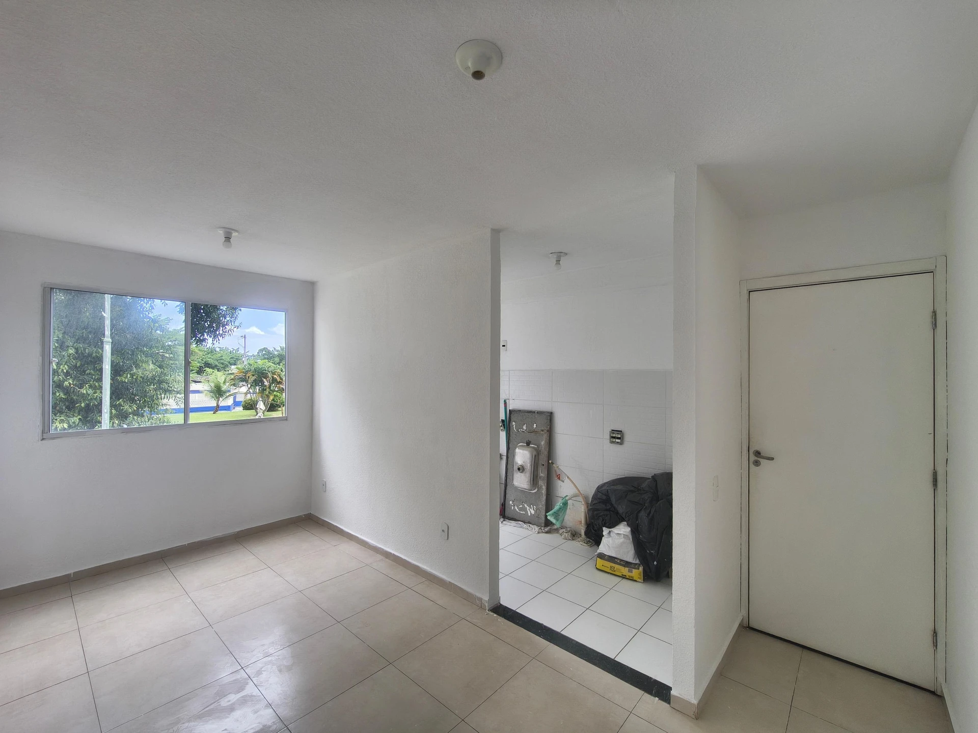 2-bedroom apartment with 1 parking space and 1 bath