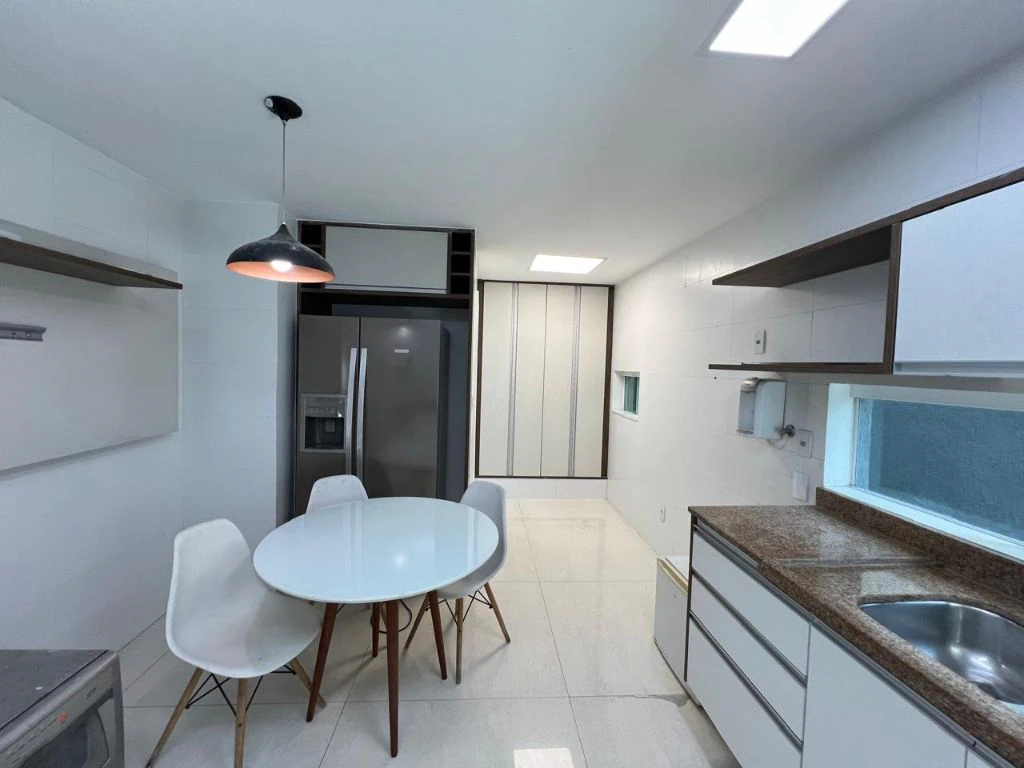 Furnished triplex home with 4 en-suites and 4 parking — photo 2
