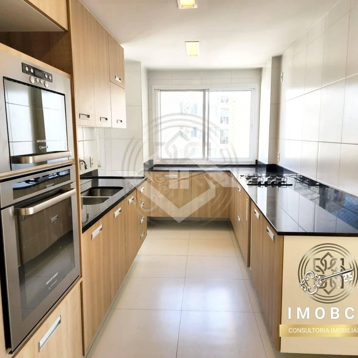 166 m² apartment with 3 bedrooms and a balcony — photo 8