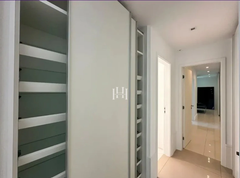 Apartamento mobiliado com 4 quartos e 291 m² — photo 25