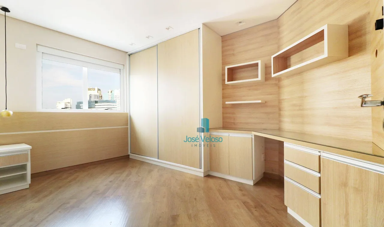 Modern 4-bedroom apartment with open-plan kitchen — photo 13