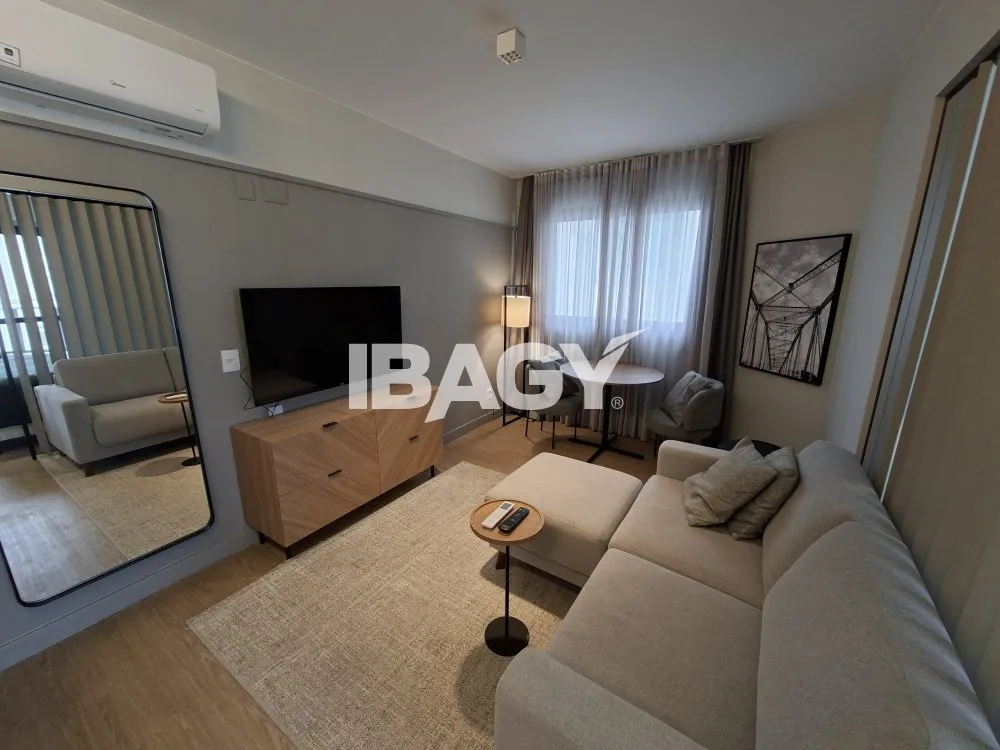 Studio with a glassed-in balcony and open-plan kitchen — photo 32