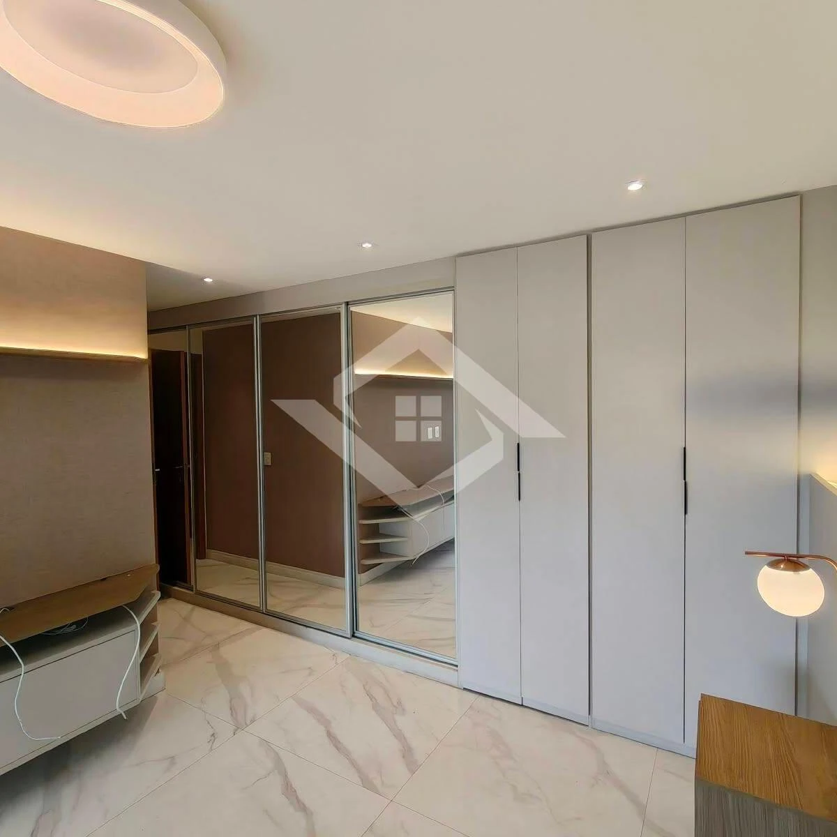 4-bedroom apartment with glassed-in balcony — photo 8