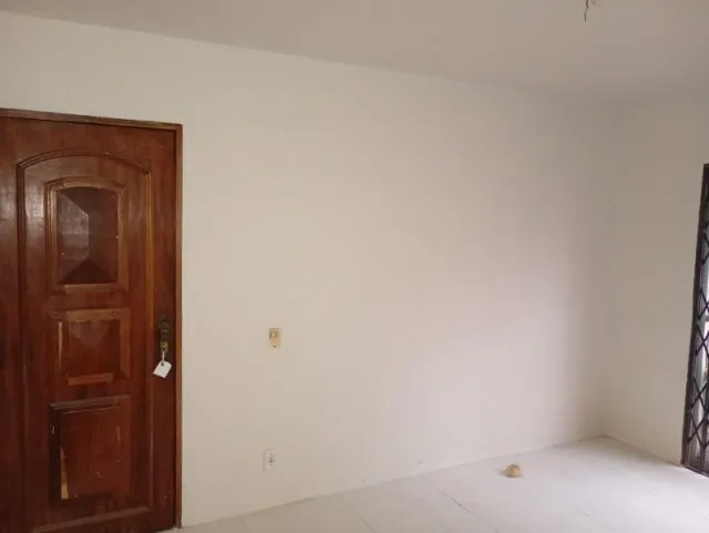 Unfurnished 3-bedroom apartment with balcony — photo 3
