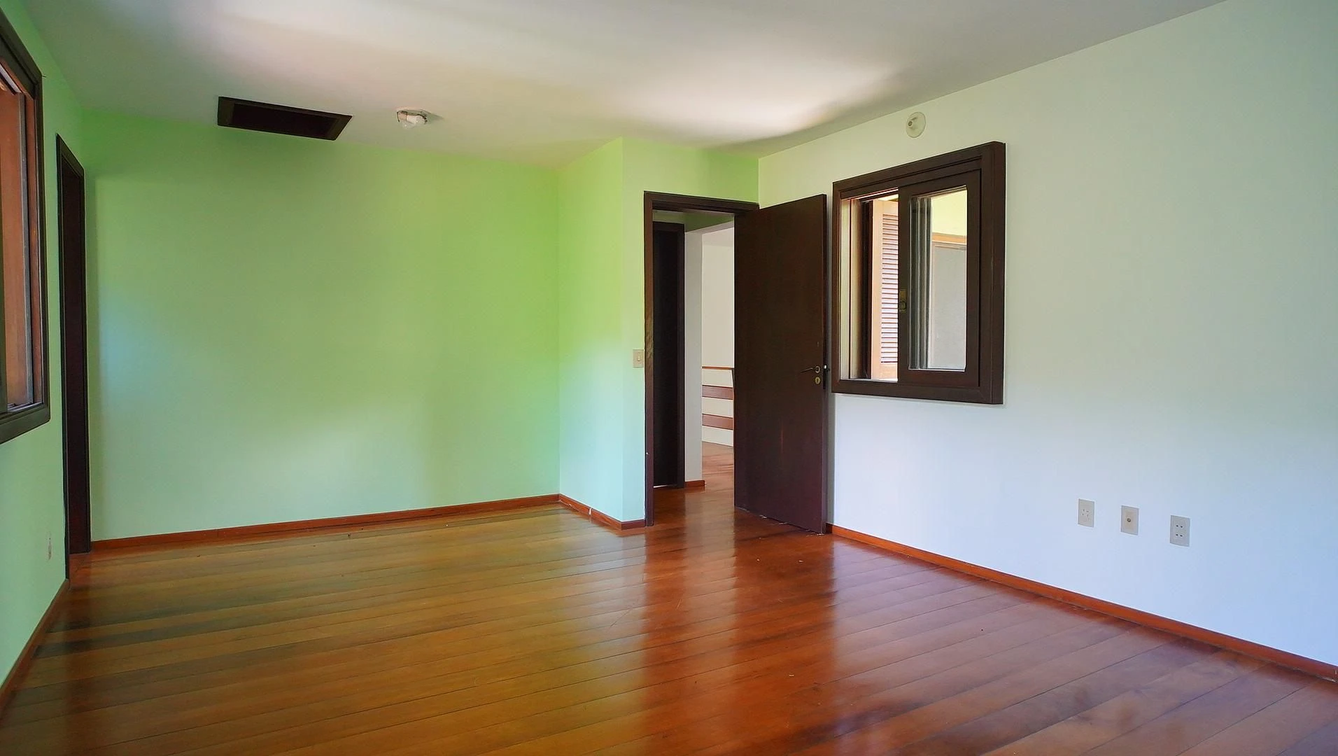 Панорамні вікна та 4 спальні: будинок 735 м² — photo 24