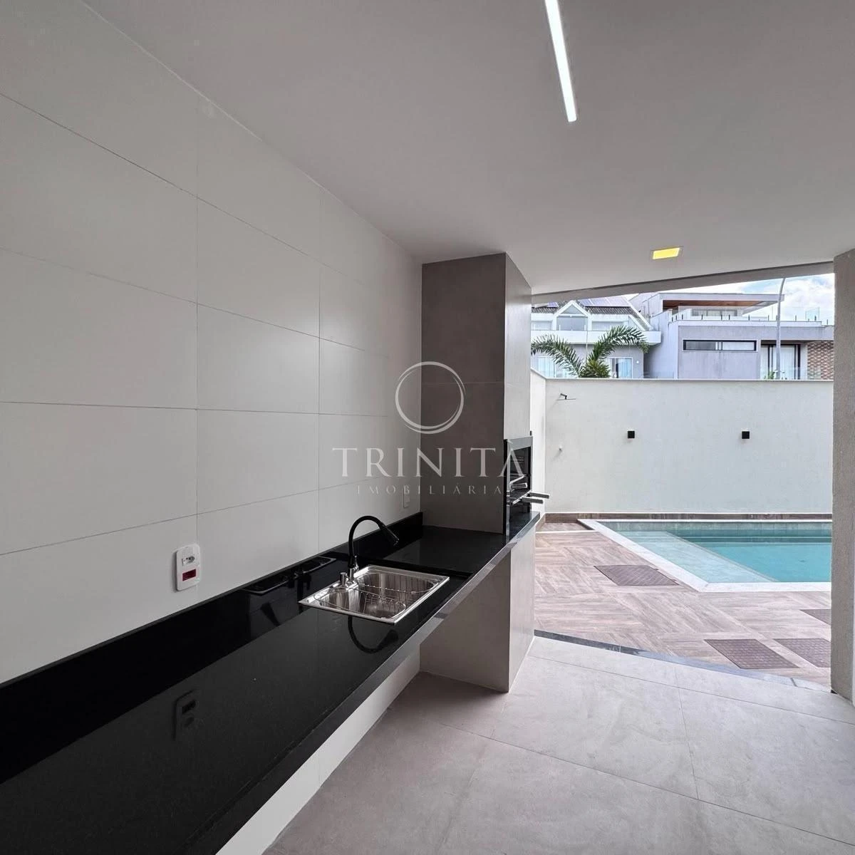 House, 210 m², with a grill on the balcony — photo 12