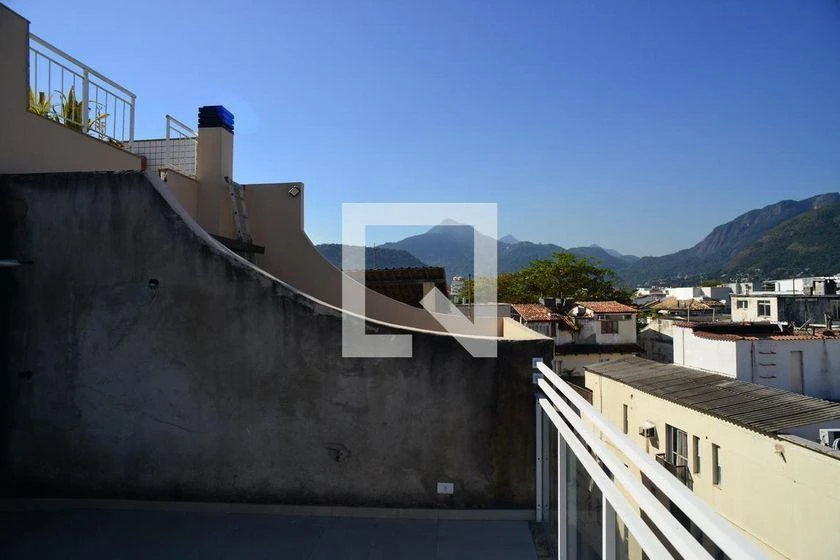 Top-floor rental with 4 bedrooms and 200 m² — photo 47
