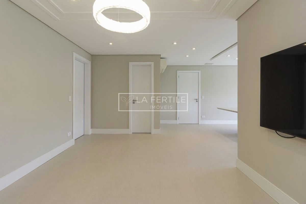 Apartment, 158 m², with a walk-in closet — photo 4