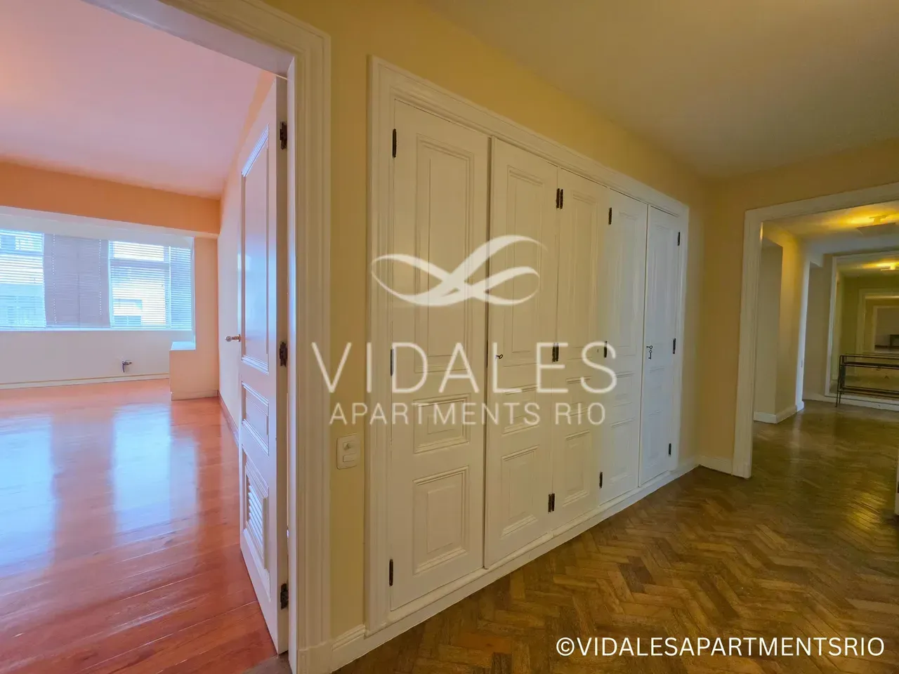 Unfurnished 4-bedroom apartment with a glassed-in balcony — photo 14