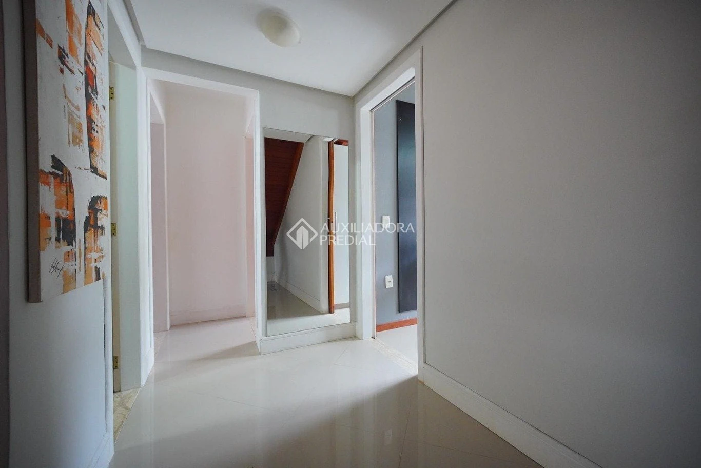 Walk-in closet in a 3-bedroom house, 140 m² — photo 32