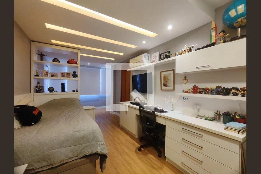 Rental apartment with 4 bedrooms, 360 m² and a balcony — photo 3
