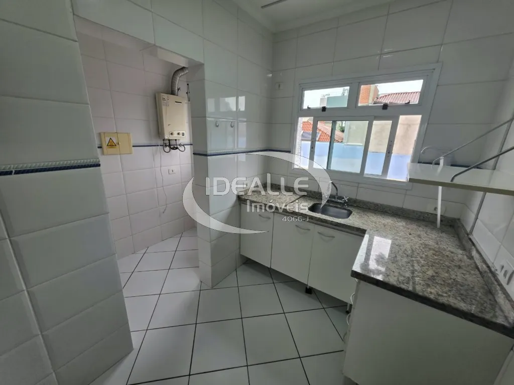 2-bedroom apartment with wood or laminate floors — photo 2
