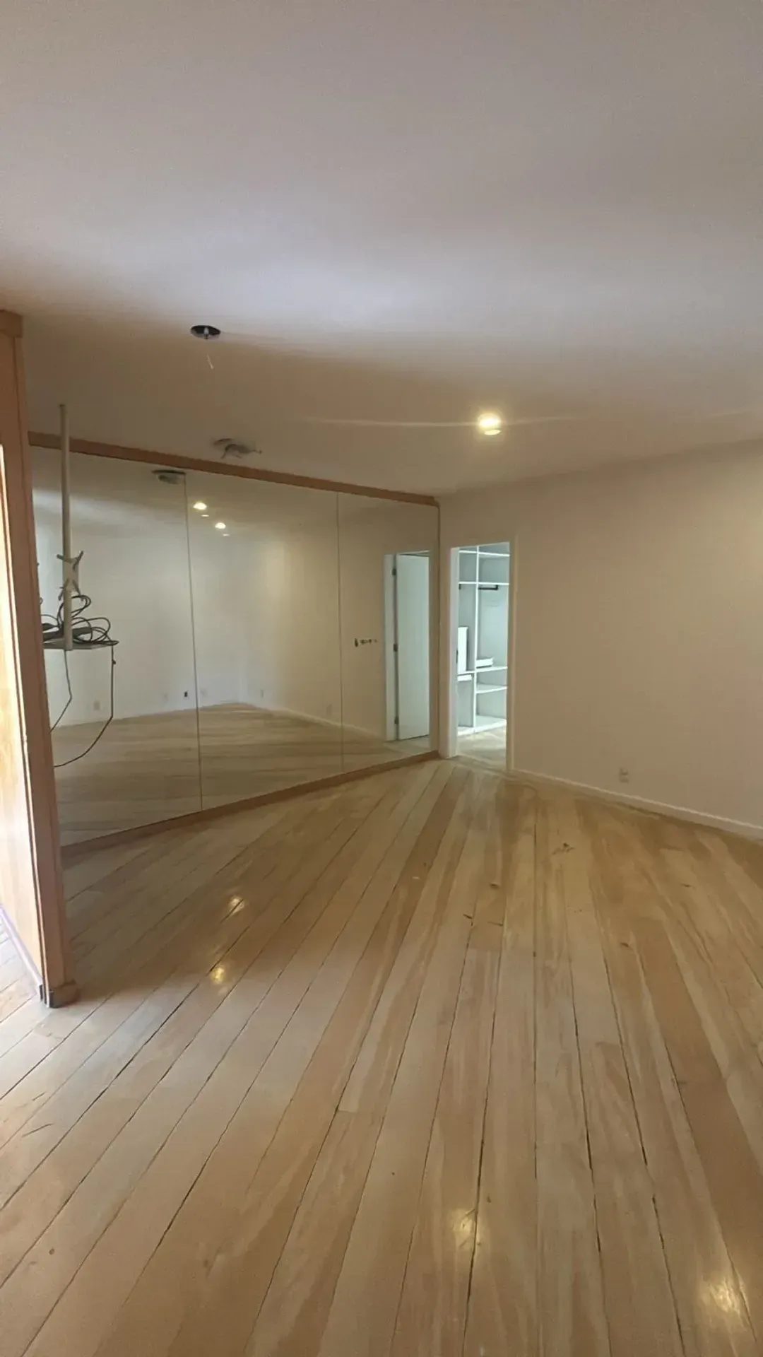 Apartment with 4 bedrooms, balcony and 500 m² — photo 29
