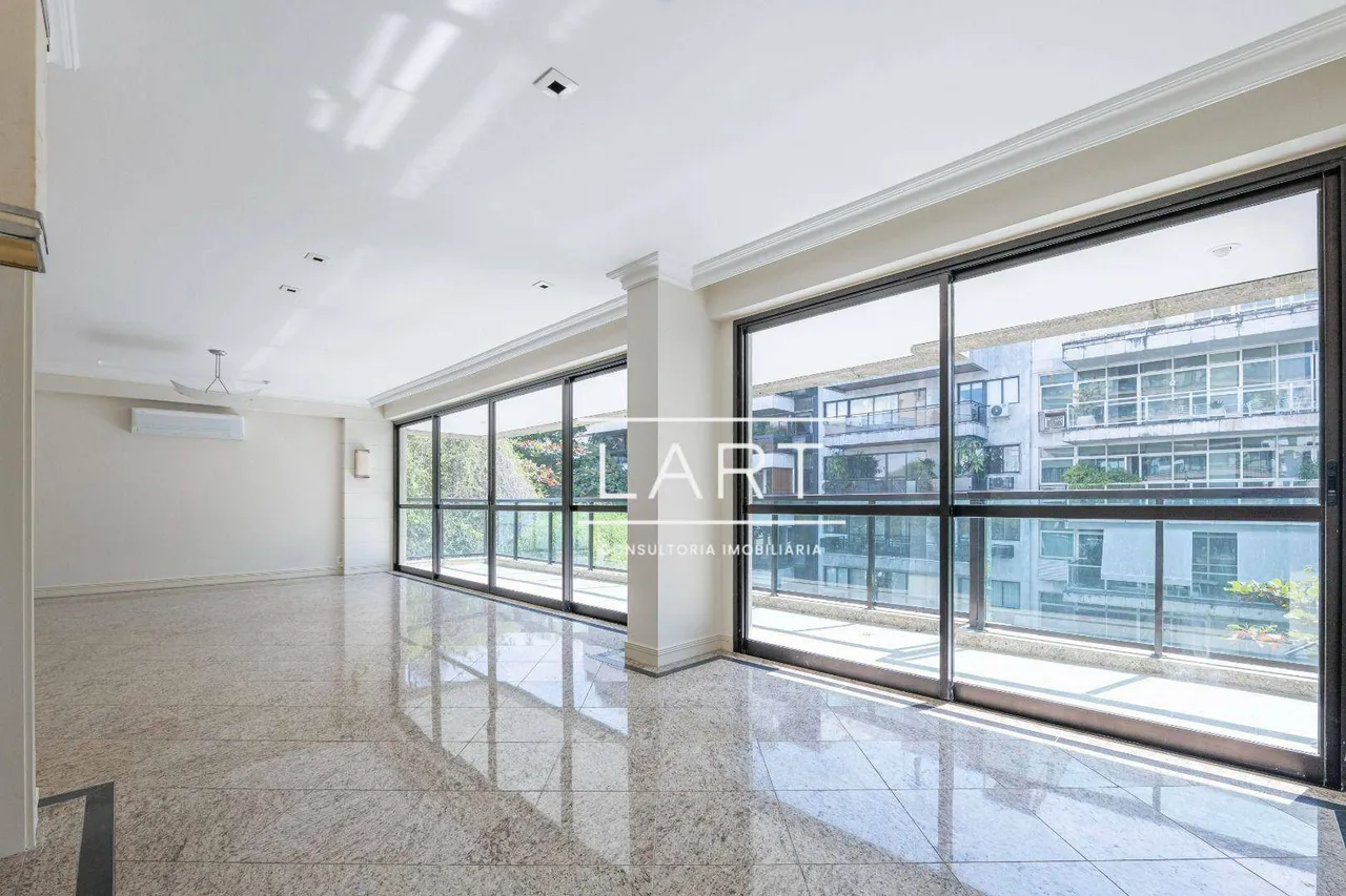 Apartamento com 3 quartos e armários embutidos — photo 11