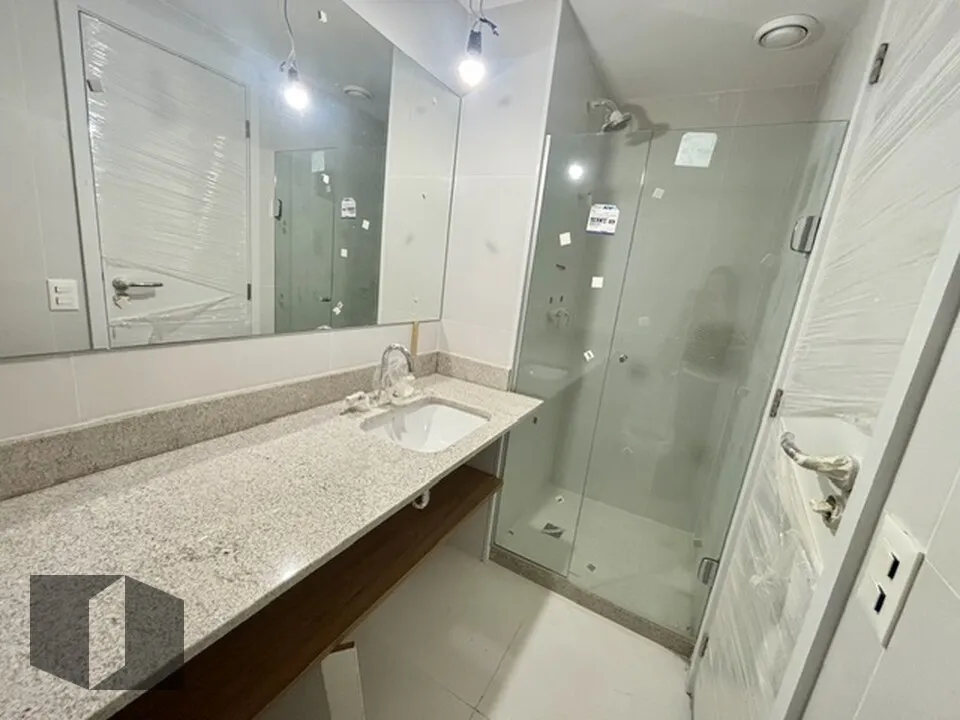 3-bedroom apartment with balcony and city view — photo 2
