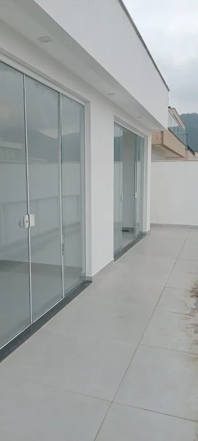4 quartos e janelas do piso ao teto: casa de 260 m² — photo 18
