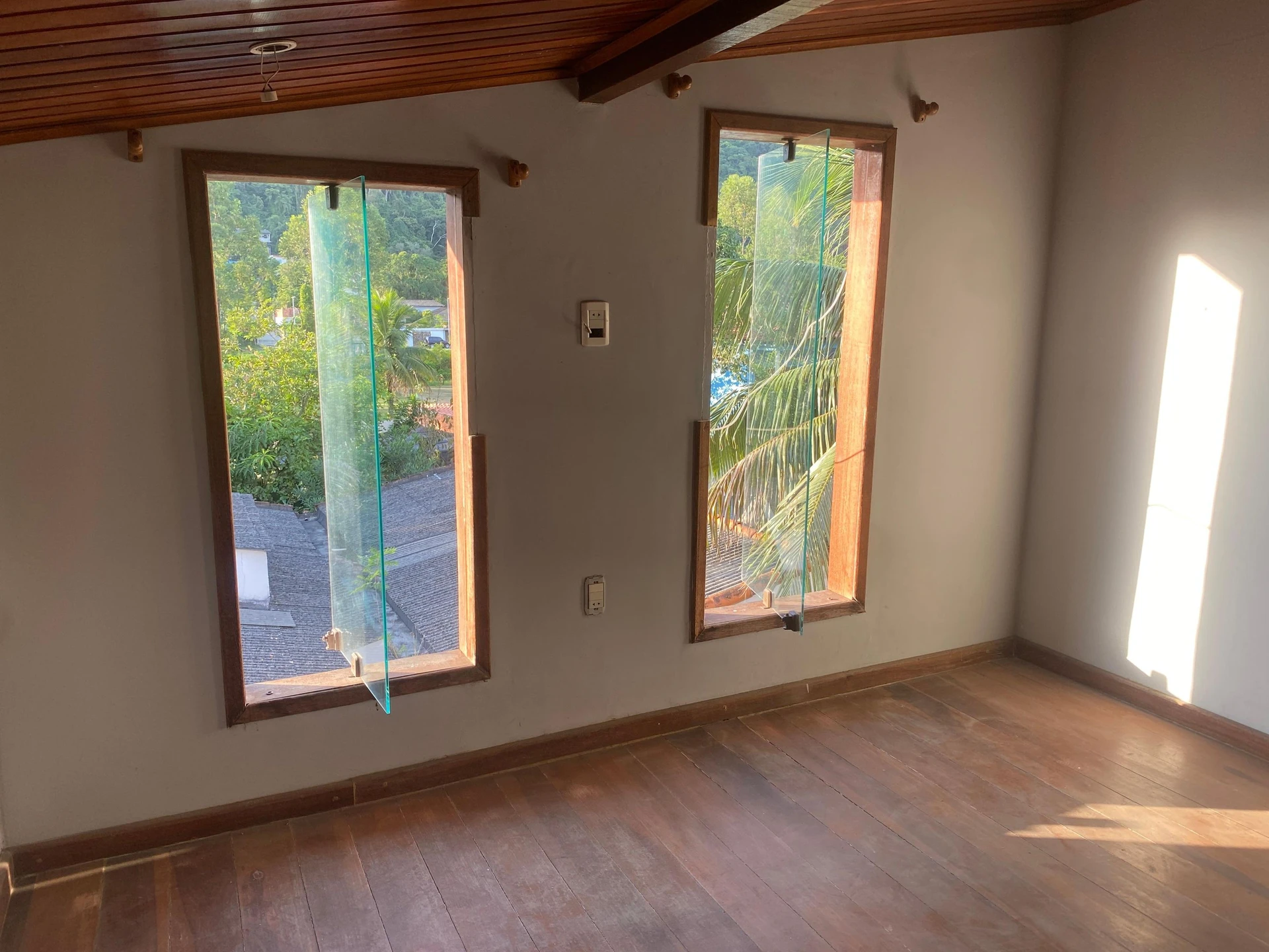 House with 6 bedrooms, 4 bathrooms and 3 parking spots — photo 14