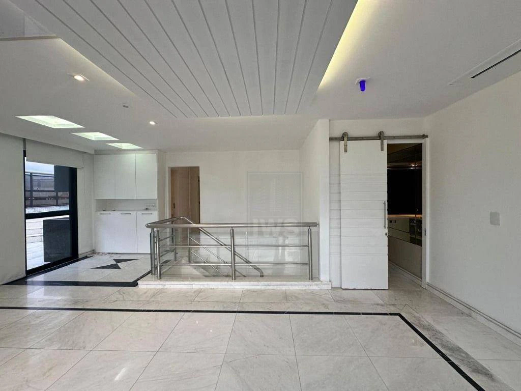 Furnished duplex penthouse with enclosed balcony — photo 30