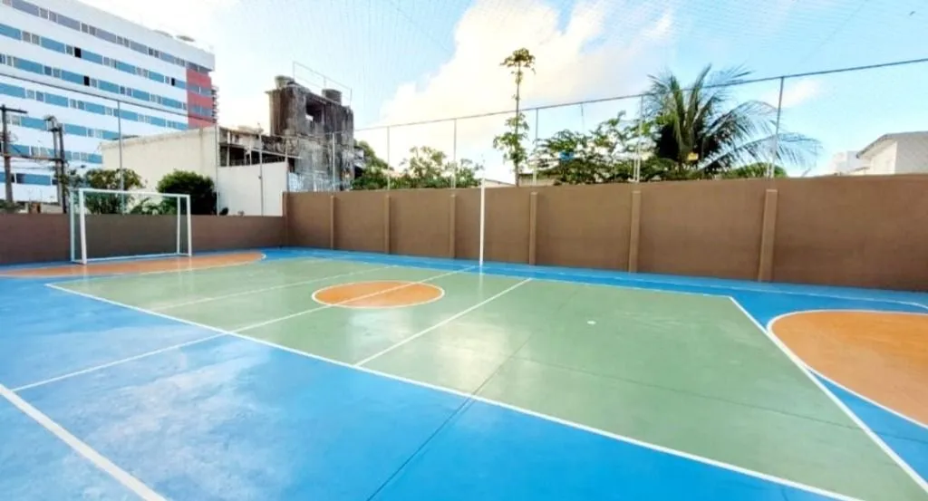 3-bedroom apartment in a building with a pool — photo 3