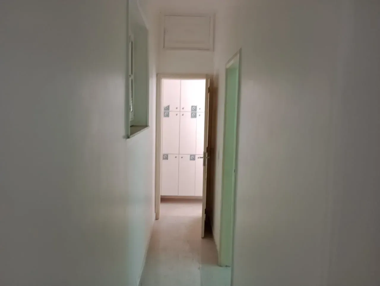 Casa sem mobília com 5 quartos e cozinha prática de 350 m² — photo 3