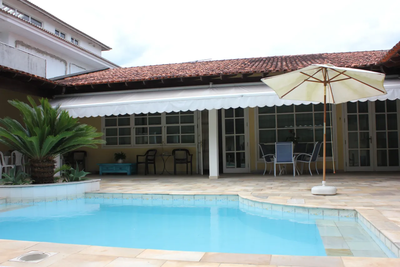 Casa com 4 quartos e 5 banheiros com fogão a gás — photo 9