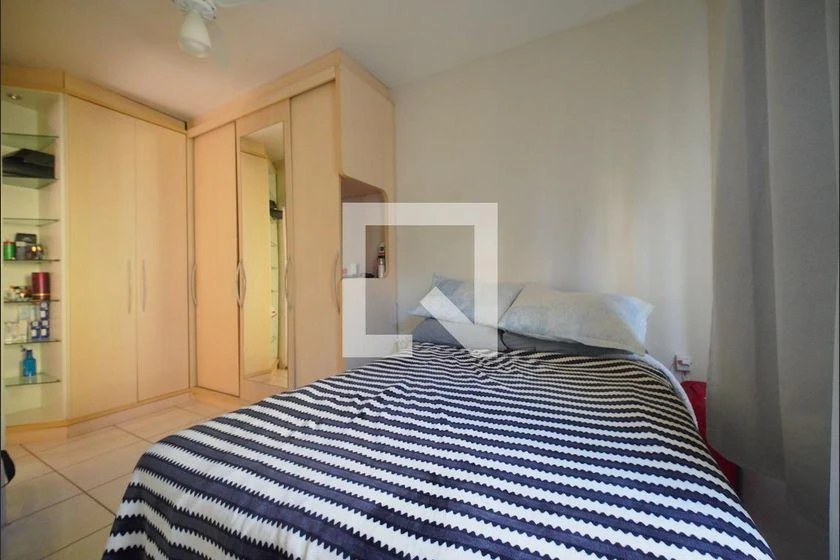 Walk-in closet in a 3-bedroom house, 225 m² — photo 20