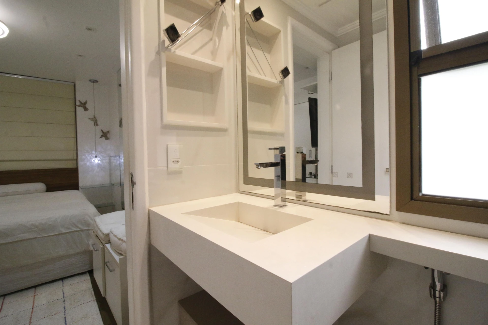 Walk-in closet in a 2-bedroom apartment, 90 m² — photo 27