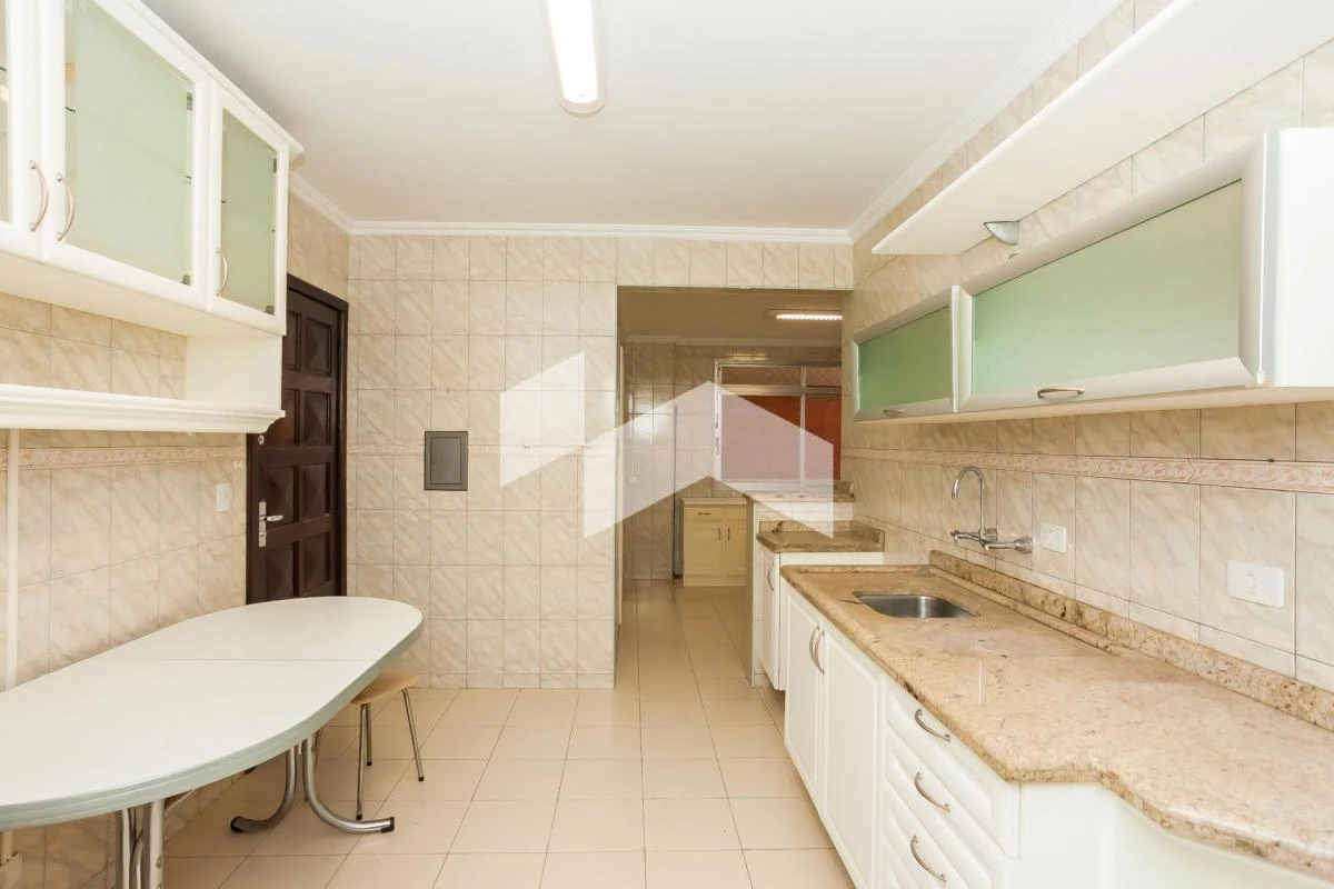 Apartment, 152 m², with wood or laminate floors — photo 5