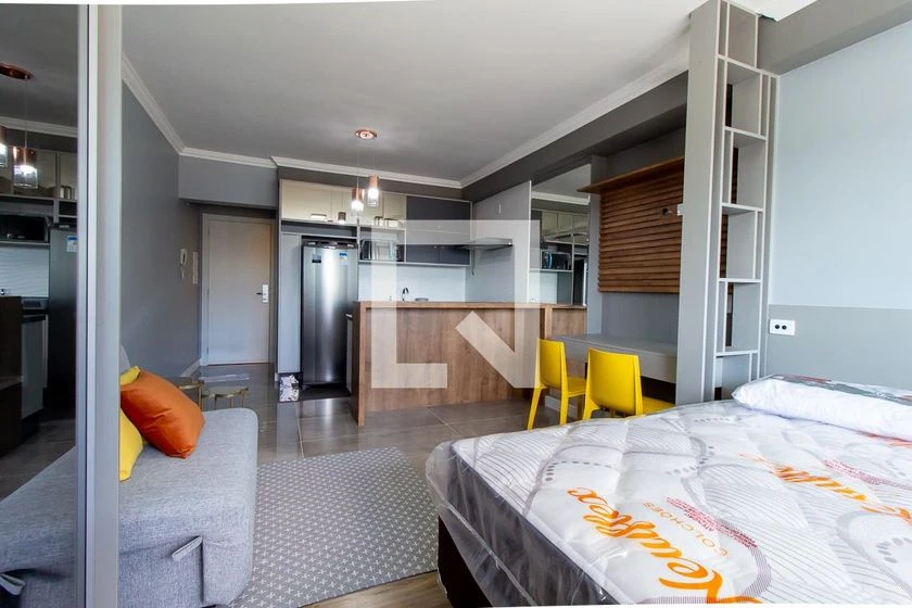 Studio mobiliado com quarto e cozinha integrada — photo 4