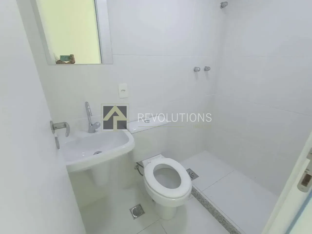 Apartamento sem mobília com 4 quartos e 5 banheiros — photo 8