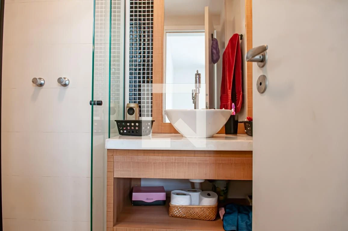 Walk-in closet in a 3-bedroom apartment, 130 m² — photo 29