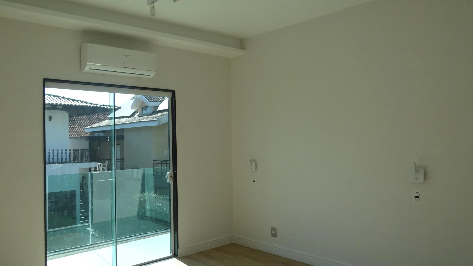 House, 384 m², with a grill on the balcony