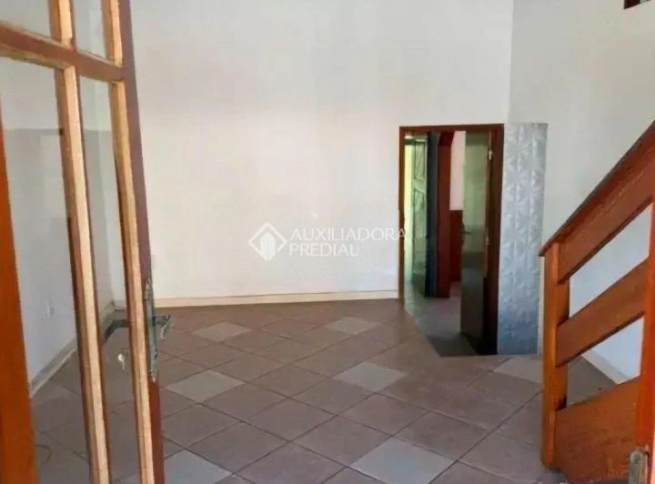Unfurnished house with 5 bedrooms, 3 en-suites and 420 m² — photo 5