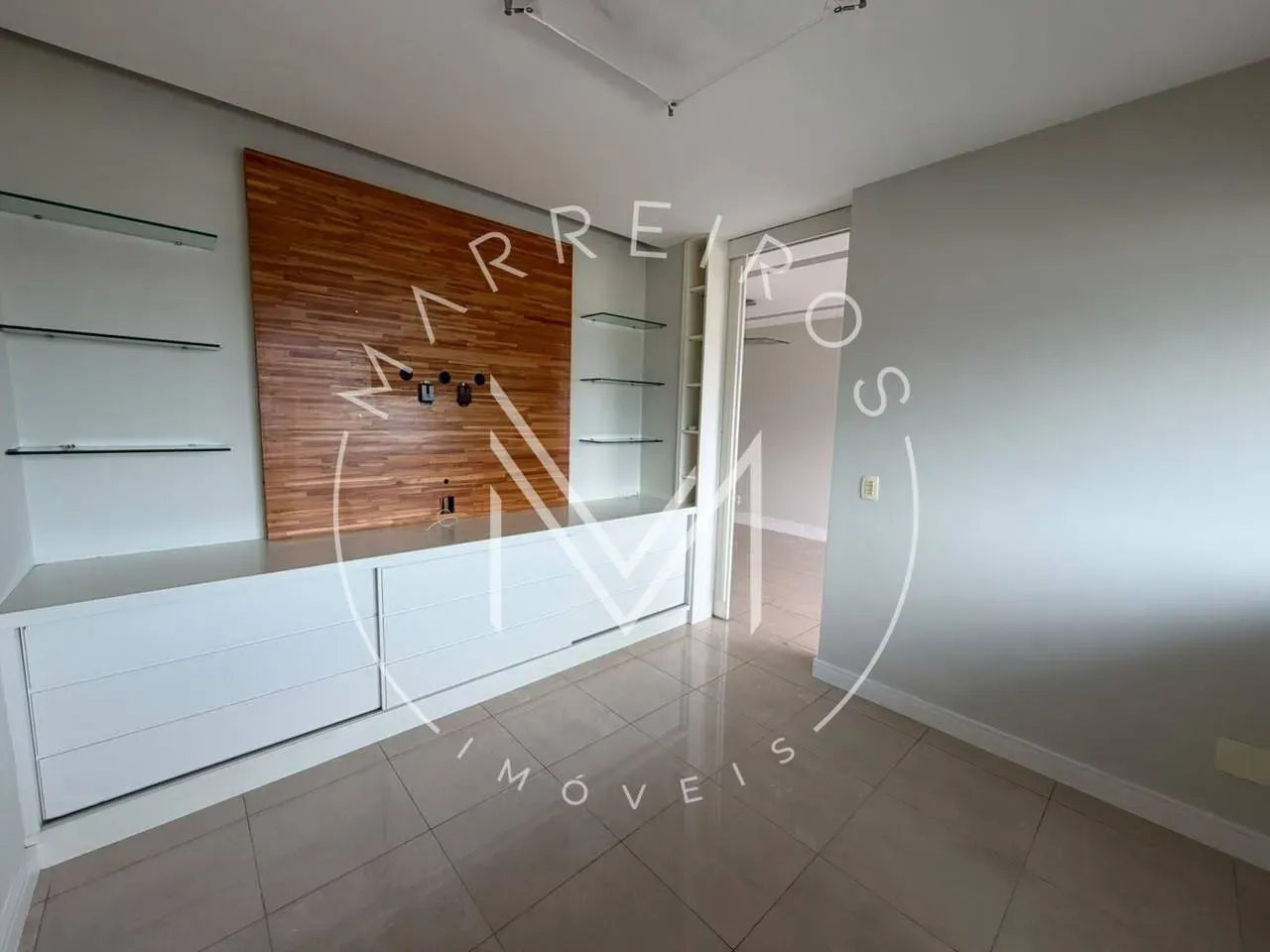 4-bedroom apartment in a building with a sauna — photo 26