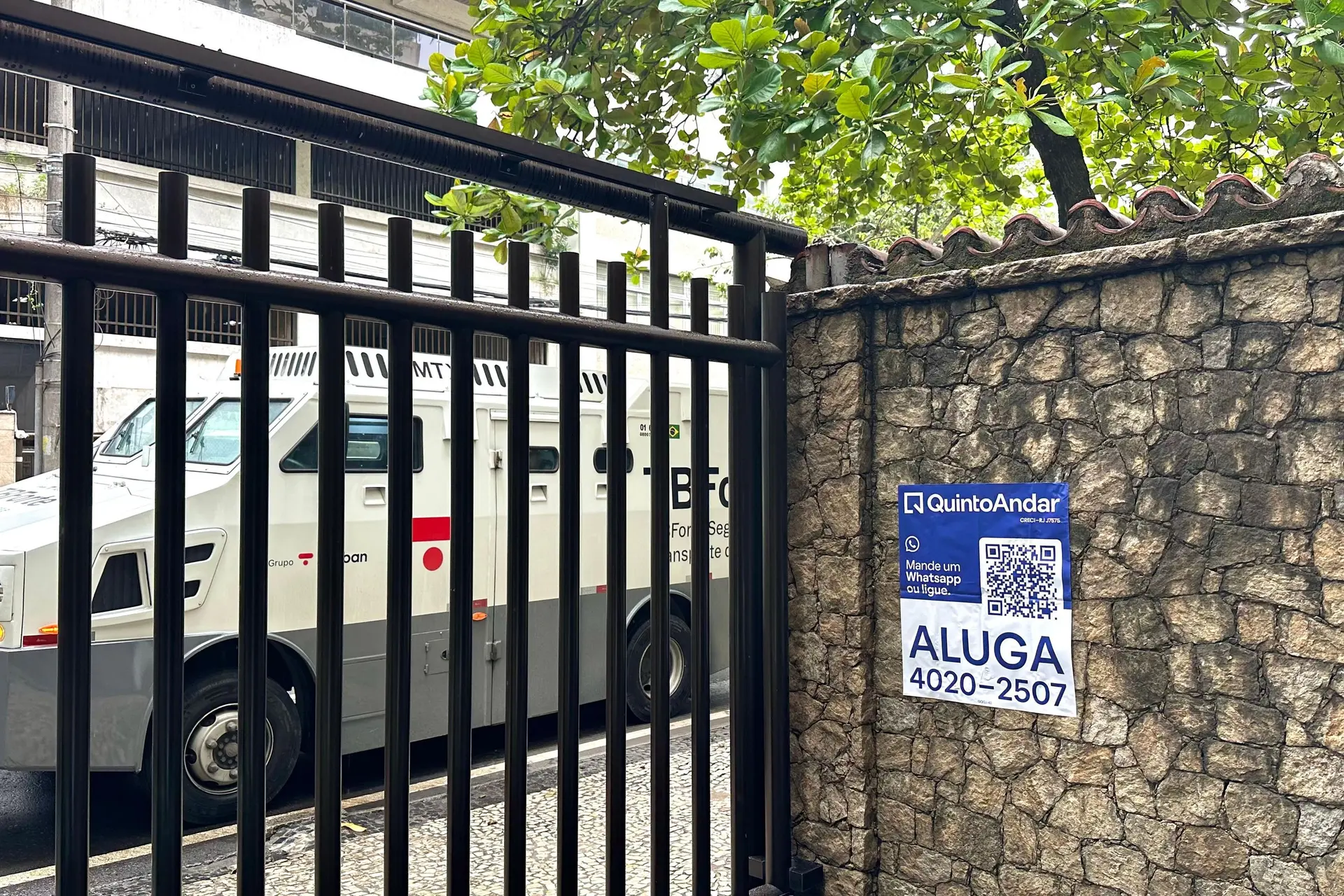 Квартира з 3 спальнями та дерев'яною підлогою або ламінатом — photo 50