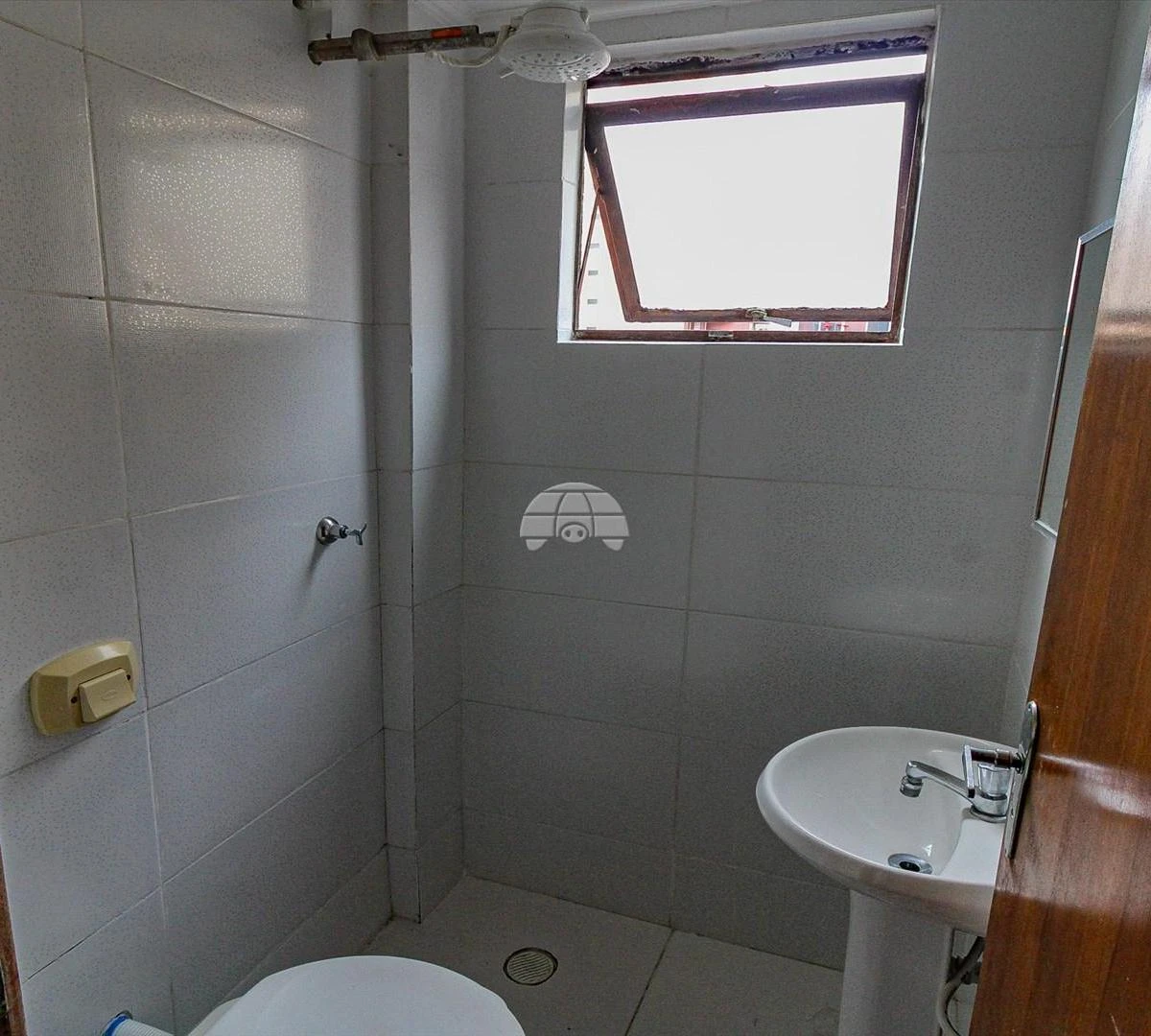Wood or laminate floors in a one-bedroom apartment, 42 m² — photo 9
