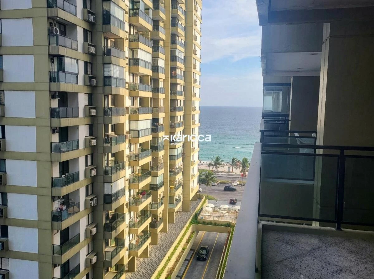 Glass-enclosed balcony in a one-bedroom apartment, 52 m² — photo 3