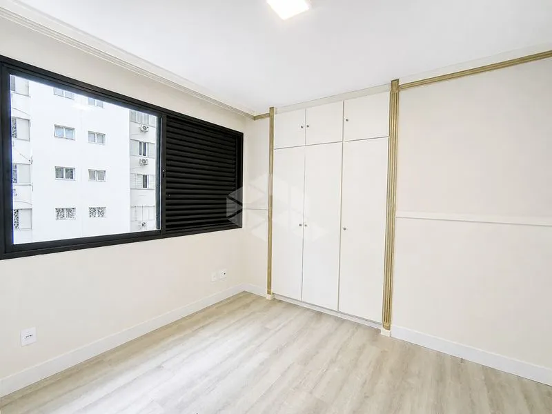 Departamento de 4 dormitorios con ventanales de piso a techo — photo 33
